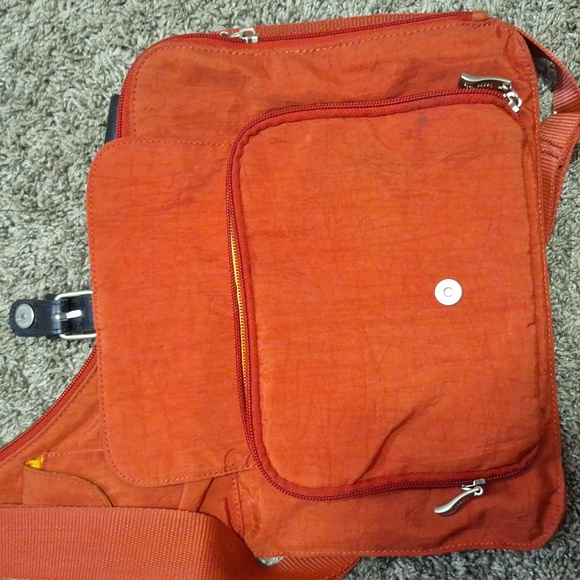 Baggallini medium crossbody zip canvas bag - brick red - Picture 6 of 12